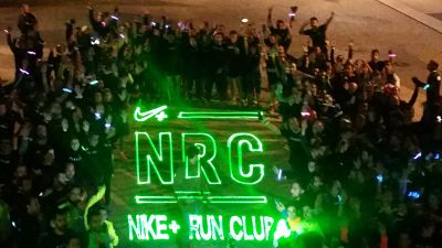 Campaña publicitaria Nike con luz laser